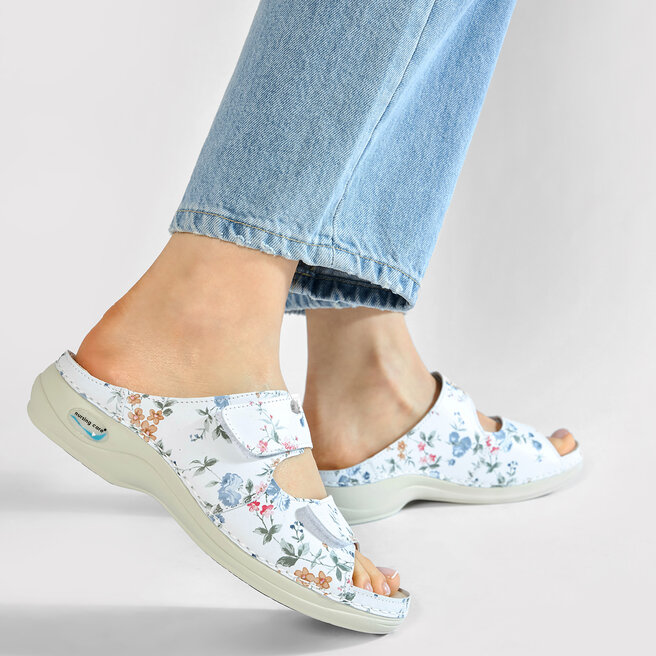 mexican chanclas with flowers